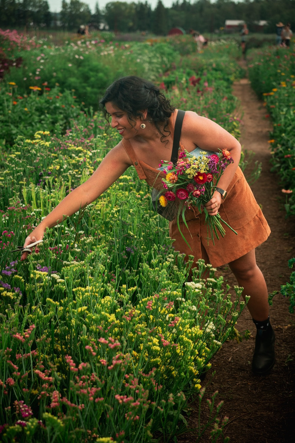 Bouquet-Making + Beginner Floral Embroidery Collaboration Workshop - August 26th - Fern's Flowers Garden (EDMONTON, AB)